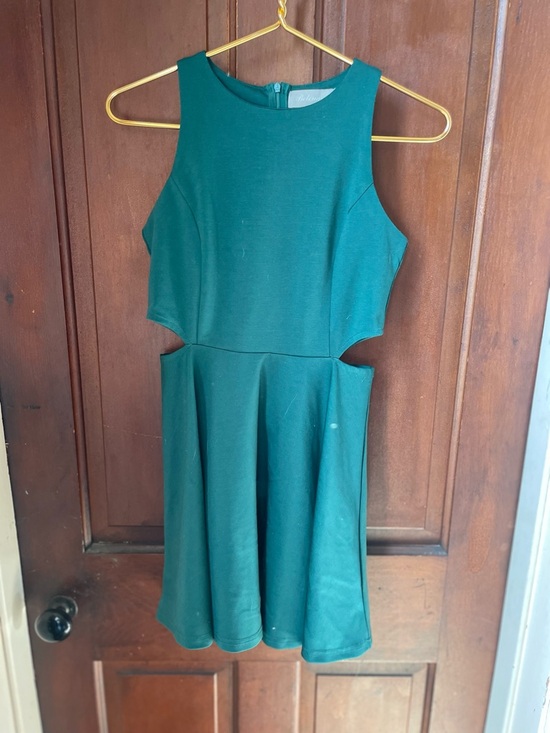 Belongsci Dresses & Skirts - Belongsci women's small sleeveless green dress with side cutouts